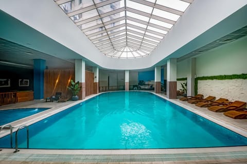 Pool view, Swimming pool, sunbed