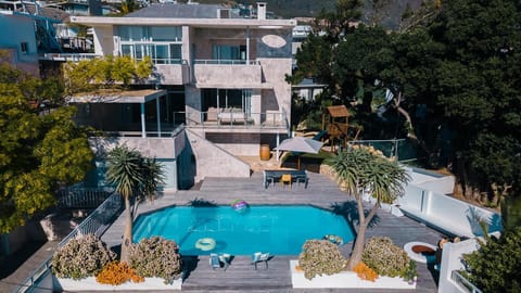 Skyloop Villa Family-Friendly House in Camps Bay