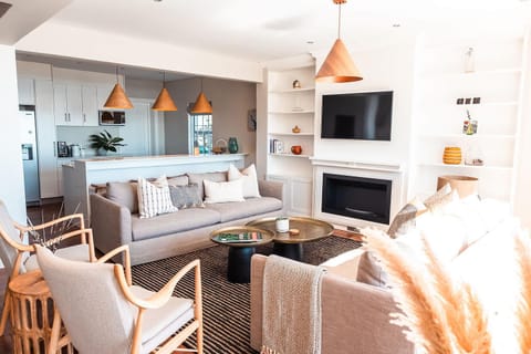 Skyloop Villa Family-Friendly House in Camps Bay