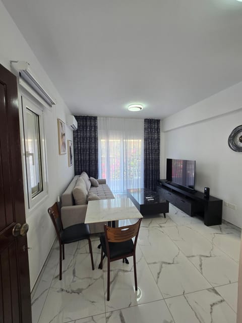 Communal lounge/ TV room, TV and multimedia, Living room, Seating area, Evening entertainment
