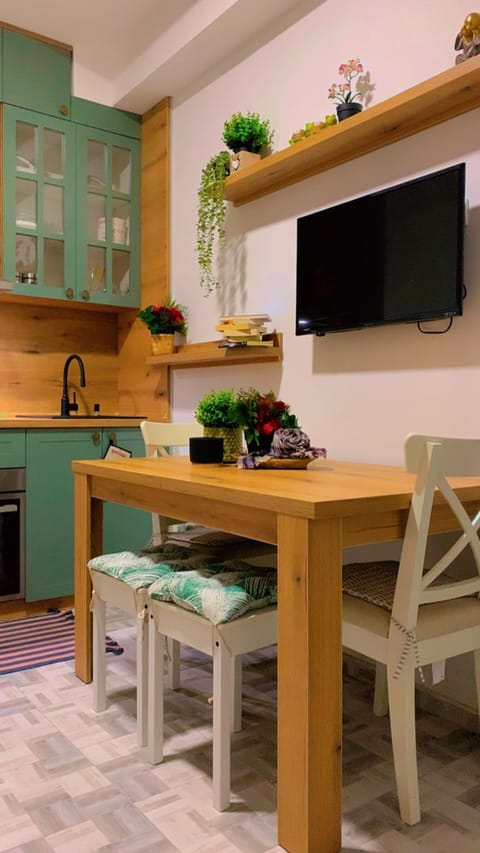 TV and multimedia, Kitchen or kitchenette, Dining area