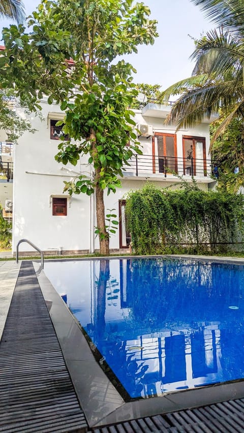 Property building, Day, Pool view, Swimming pool