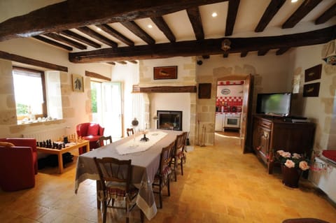 Communal lounge/ TV room, TV and multimedia, Living room, Dining area