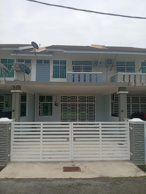 Property building, Day, View (from property/room), Balcony/Terrace