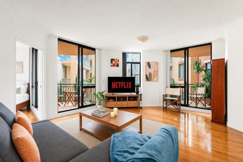 Property building, Communal lounge/ TV room, TV and multimedia, View (from property/room), Living room, Photo of the whole room, Seating area