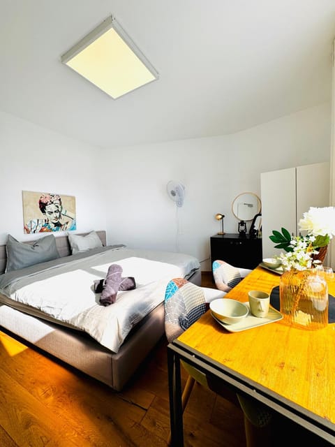 Bed, Bedroom, Food, towels