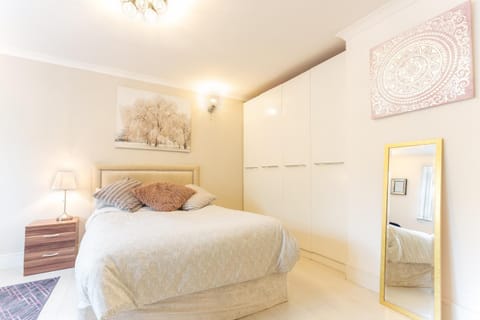 Bed, Photo of the whole room, Bedroom, wardrobe