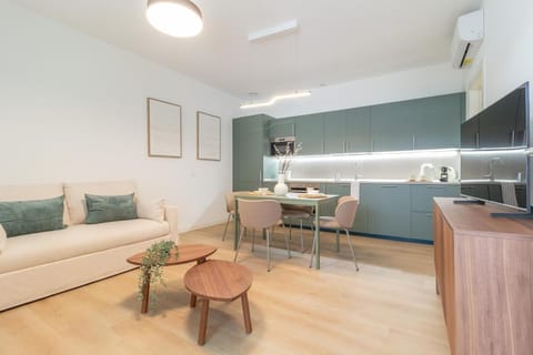 Kitchen or kitchenette, Seating area, Dining area