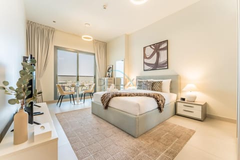 Bed, TV and multimedia, Photo of the whole room, Seating area, Bedroom