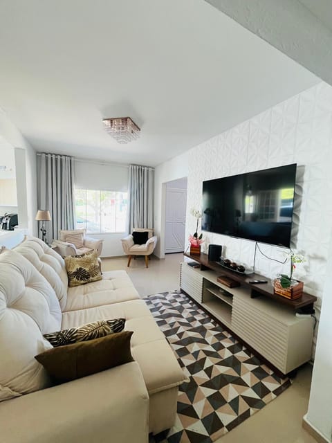Communal lounge/ TV room, TV and multimedia, Living room, Seating area, Evening entertainment