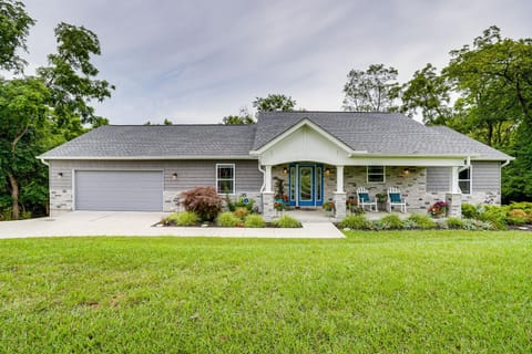 4 Mi to Dtwn Ohio River Valley Home with Deck! House in Indiana