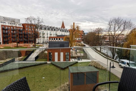 Property building, Day, Neighbourhood, Street view, Location