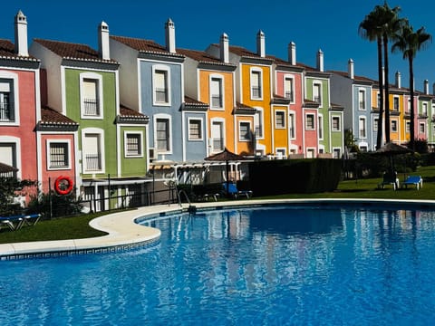 Property building, Day, Pool view, Swimming pool, internet