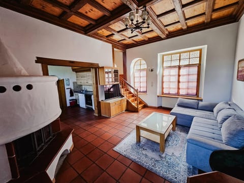 TV and multimedia, Kitchen or kitchenette, Living room, Seating area