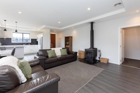 Kitchen or kitchenette, Living room, Seating area