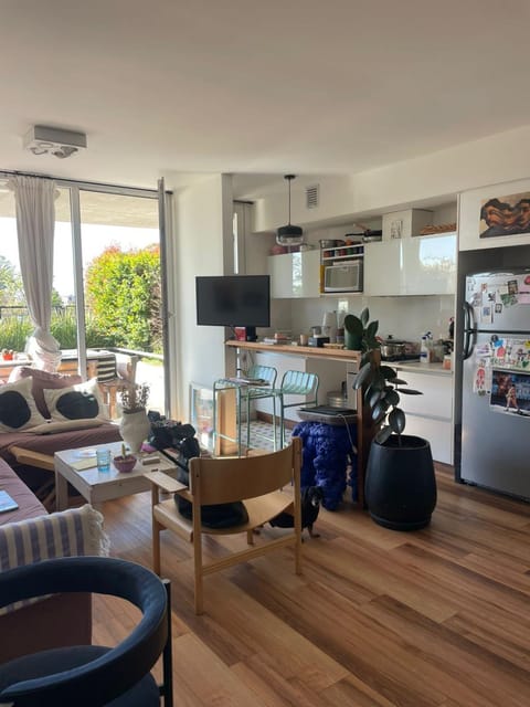 Communal lounge/ TV room, TV and multimedia, Kitchen or kitchenette, Living room, Seating area, Dining area, Evening entertainment, minibar, oven, pet friendly
