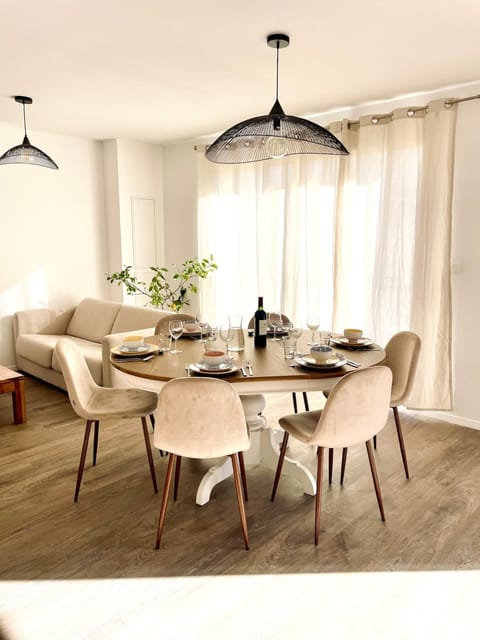 Living room, Dining area