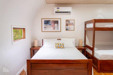 Bed, Bedroom, air conditioner