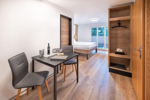 Bed, Photo of the whole room, Dining area, room service