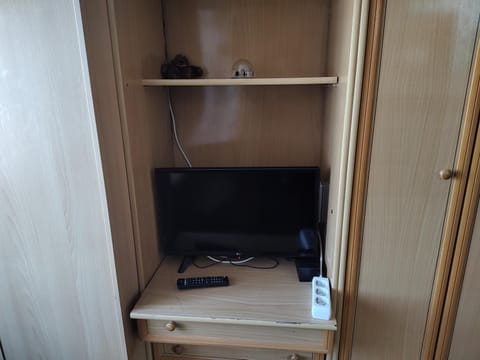 Habitación individual Alameda de Osuna Vacation rental in Madrid