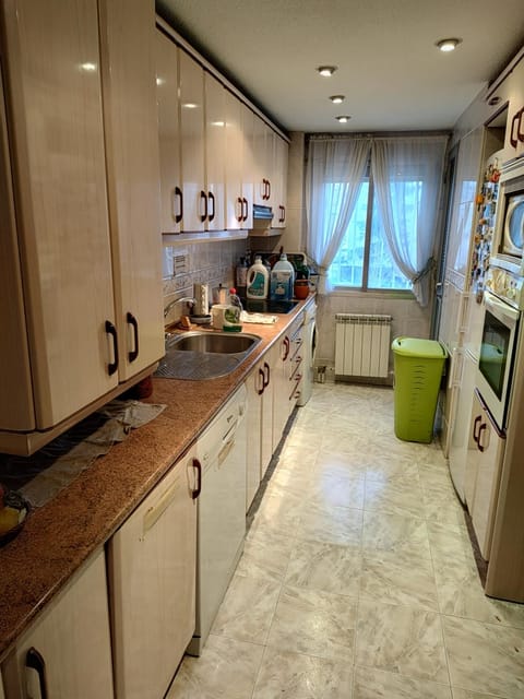 Habitación individual Alameda de Osuna Vacation rental in Madrid