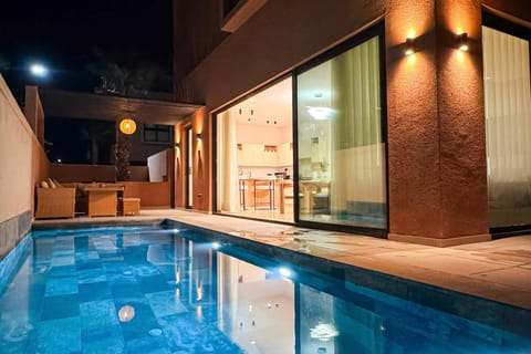 Property building, Swimming pool