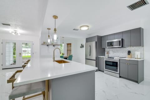 Swim and Hike Crystal River Retreat with Yard! House in Crystal River