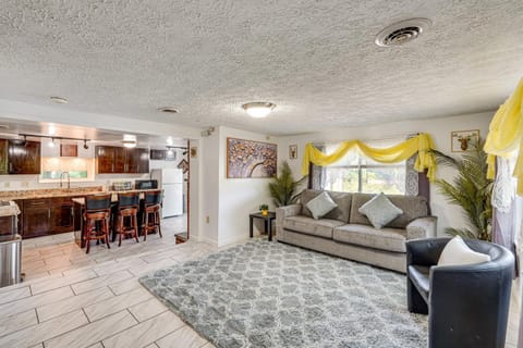 Cozy House on Meadowbrook Lake Serene, Scenic! House in Cuyahoga Falls