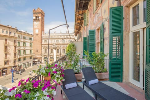 Property building, Nearby landmark, Spring, Neighbourhood, Summer, View (from property/room), Balcony/Terrace, Balcony/Terrace, Other, Other, Decorative detail, Decorative detail, On site, City view, Landmark view, Area and facilities