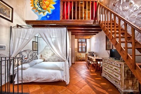 Bed, TV and multimedia, Photo of the whole room, Bedroom