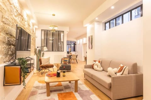 ParisConciergerie - Duplex for 12 with Cinema, 4BR Apartment in Paris