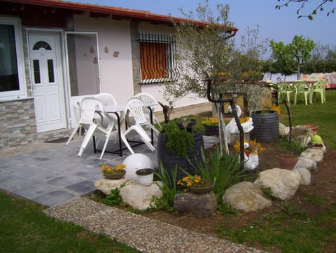 Property building, Spring, Day, BBQ facilities, Garden, Balcony/Terrace