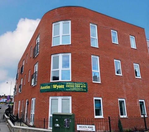 Vibrant 1BR Ground Floor in SO14 City Centre & Sleeps Up to 5! Apartment in Southampton