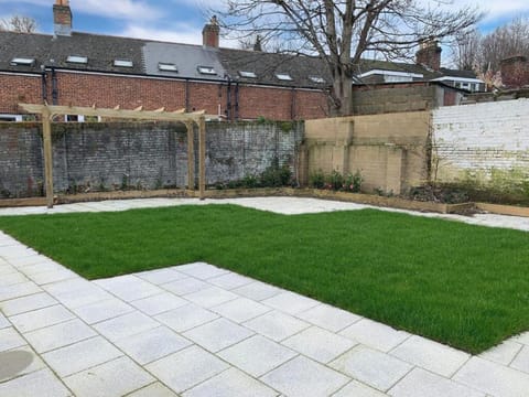 Vibrant 1BR Ground Floor in SO14 City Centre & Sleeps Up to 5! Apartment in Southampton