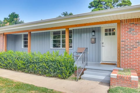 3 Mi to OU Campus Norman Home with Sleek Interior! House in Norman