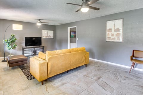 3 Mi to OU Campus Norman Home with Sleek Interior! House in Norman