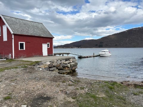 Cozy home on the island of Senja with sea views House in Nordland, Norway