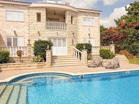 Property building, Pool view