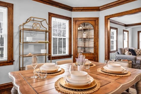 Suite Dreams Cleveland Apartment in Shaker Heights