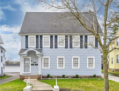 Suite Dreams Cleveland Apartment in Shaker Heights