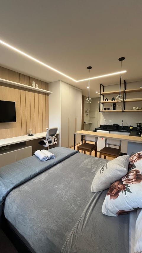 Bed, TV and multimedia, Kitchen or kitchenette, Photo of the whole room, Bedroom, towels