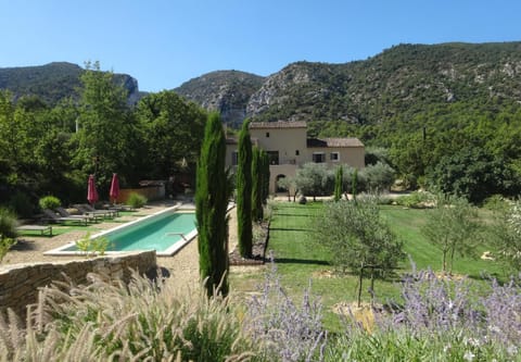 Property building, Garden, Swimming pool, Swimming pool