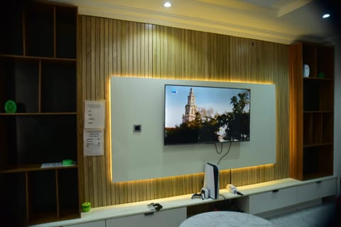 Communal lounge/ TV room, TV and multimedia, Evening entertainment
