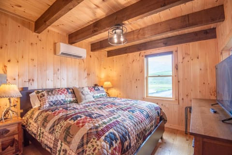 1 Mile to Downtown West Jefferson Camping Cabin #7 Cabin in West Jefferson