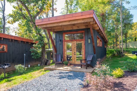 1 Mile to Downtown West Jefferson! Camping Cabin #3 Cabin in West Jefferson