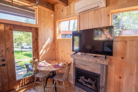 1 Mile to Downtown West Jefferson! Camping Cabin #3 Cabin in West Jefferson