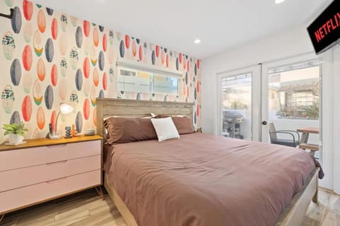 Ocean Views Steps to Beach Rooftop Firepit House in Mission Beach