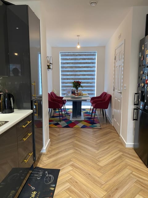 Coffee/tea facilities, Kitchen or kitchenette, Dining area