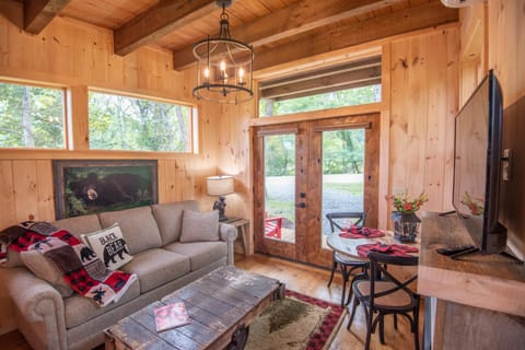 1 Mile to Downtown West Jefferson Camping Cabin #1 Cabin in West Jefferson