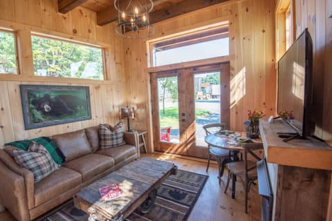 1 Mile to Downtown West Jefferson Camping Cabin #2 Cabin in West Jefferson